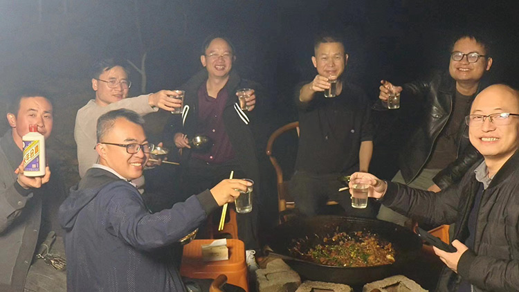 站長年會(huì)晚宴——香噴噴的柴火雞